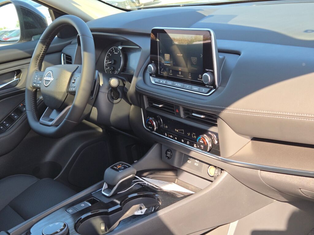 2026 Nissan Rogue SV photo 3