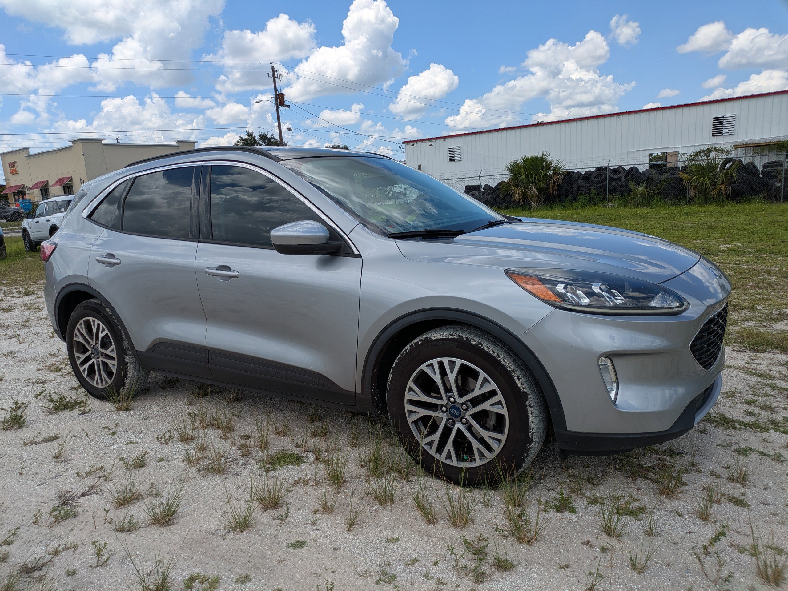 2022 Ford Escape SEL photo 2