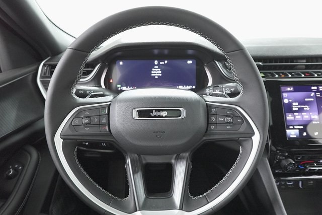 2025 Jeep Grand Cherokee Laredo photo 14