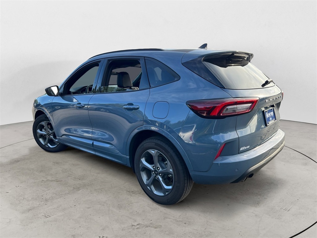 2024 Ford Escape ST-Line photo 4