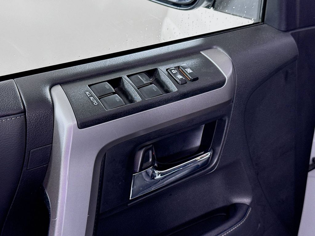 2024 Toyota 4Runner SR5 Premium photo 17