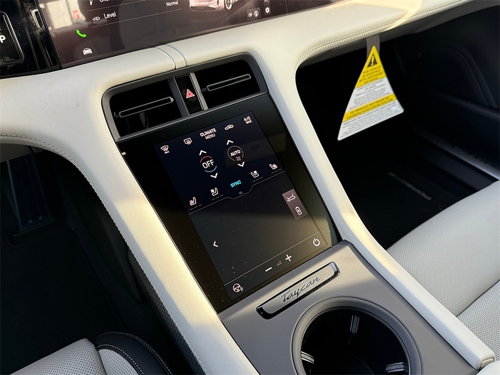 2025 Porsche Taycan 4S photo 24
