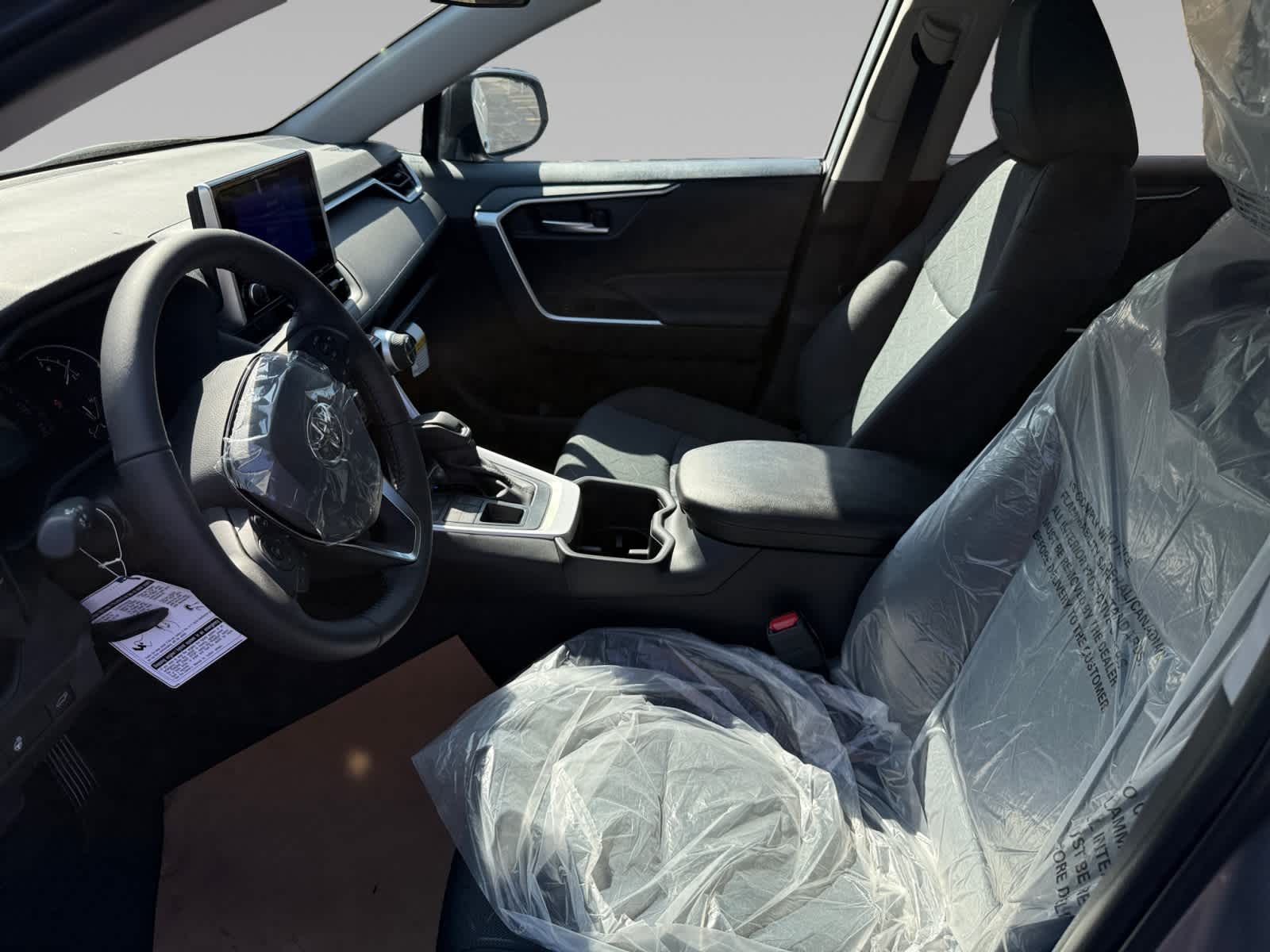 2025 Toyota RAV4 XLE photo 9