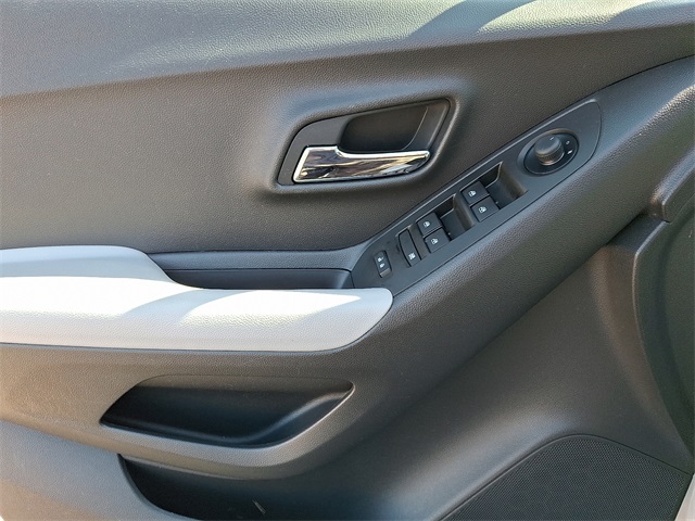 2022 Chevrolet Trax LT photo 12