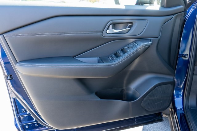 2026 Nissan Rogue SV photo 9