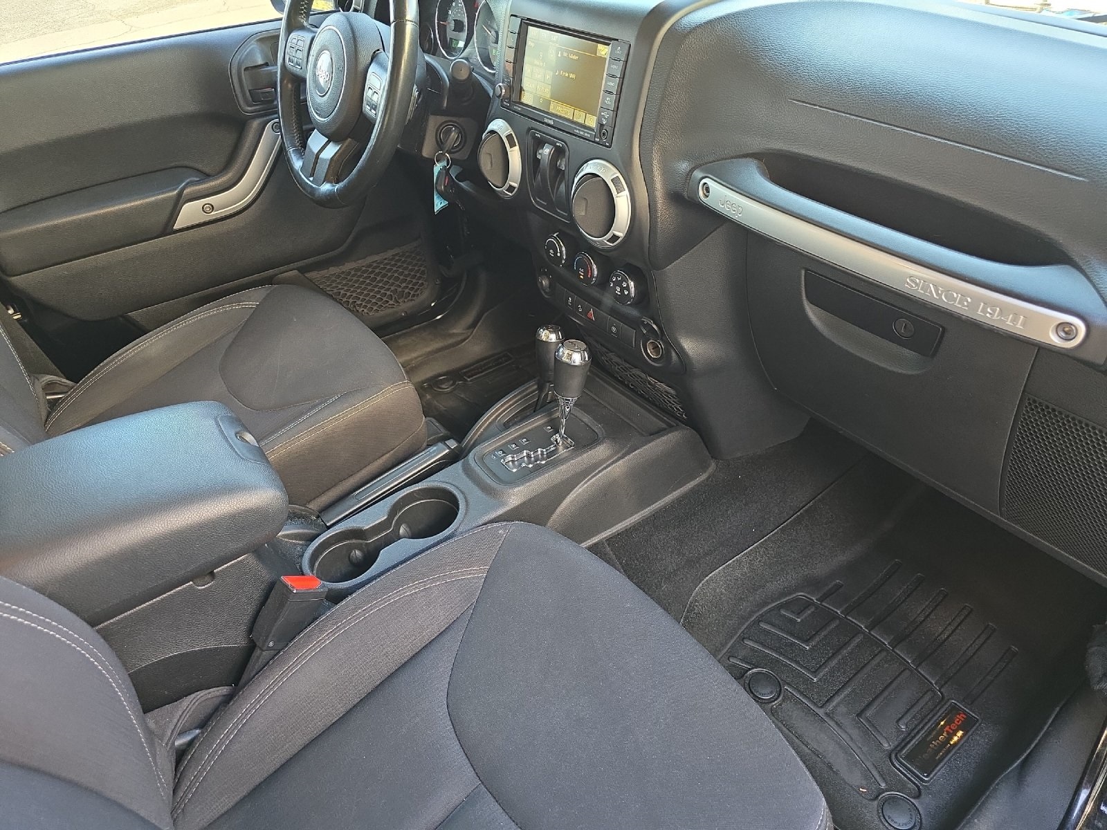 2014 Jeep Wrangler Sahara photo 14