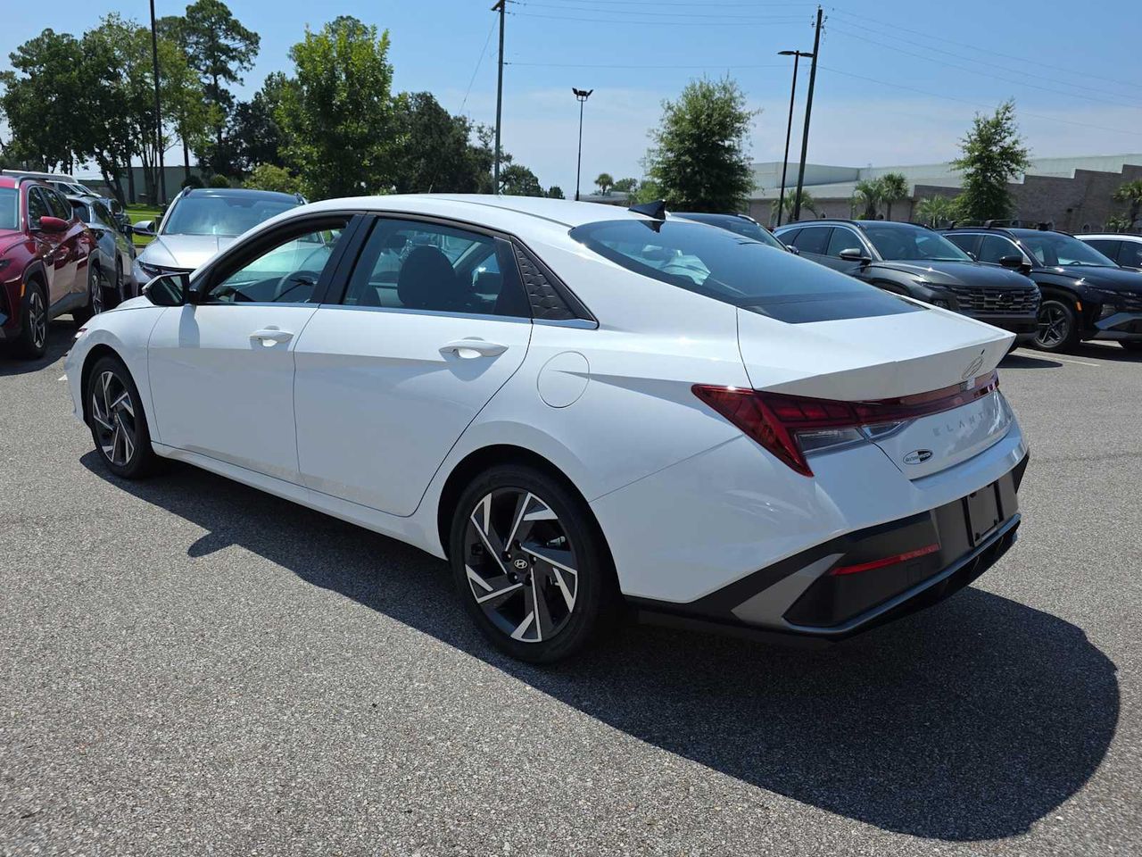 2025 Hyundai Elantra Hybrid Limited photo 4