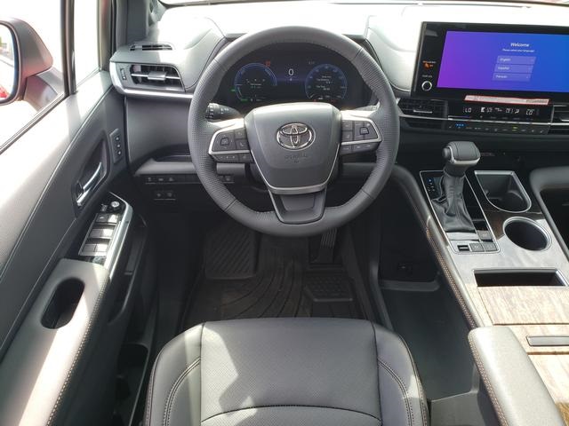 2025 Toyota Sienna Limited photo 16
