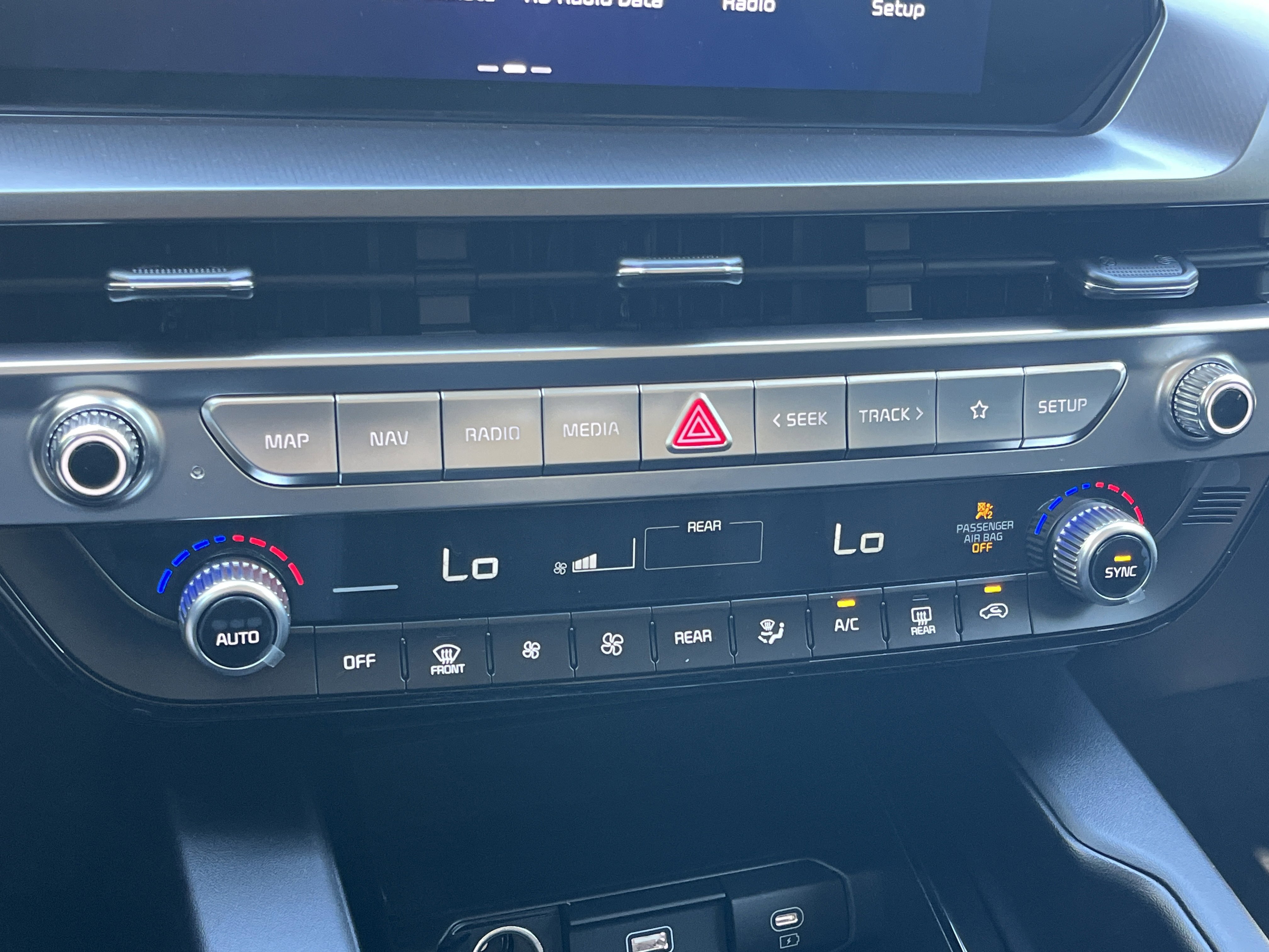 2025 Kia Telluride LX photo 4