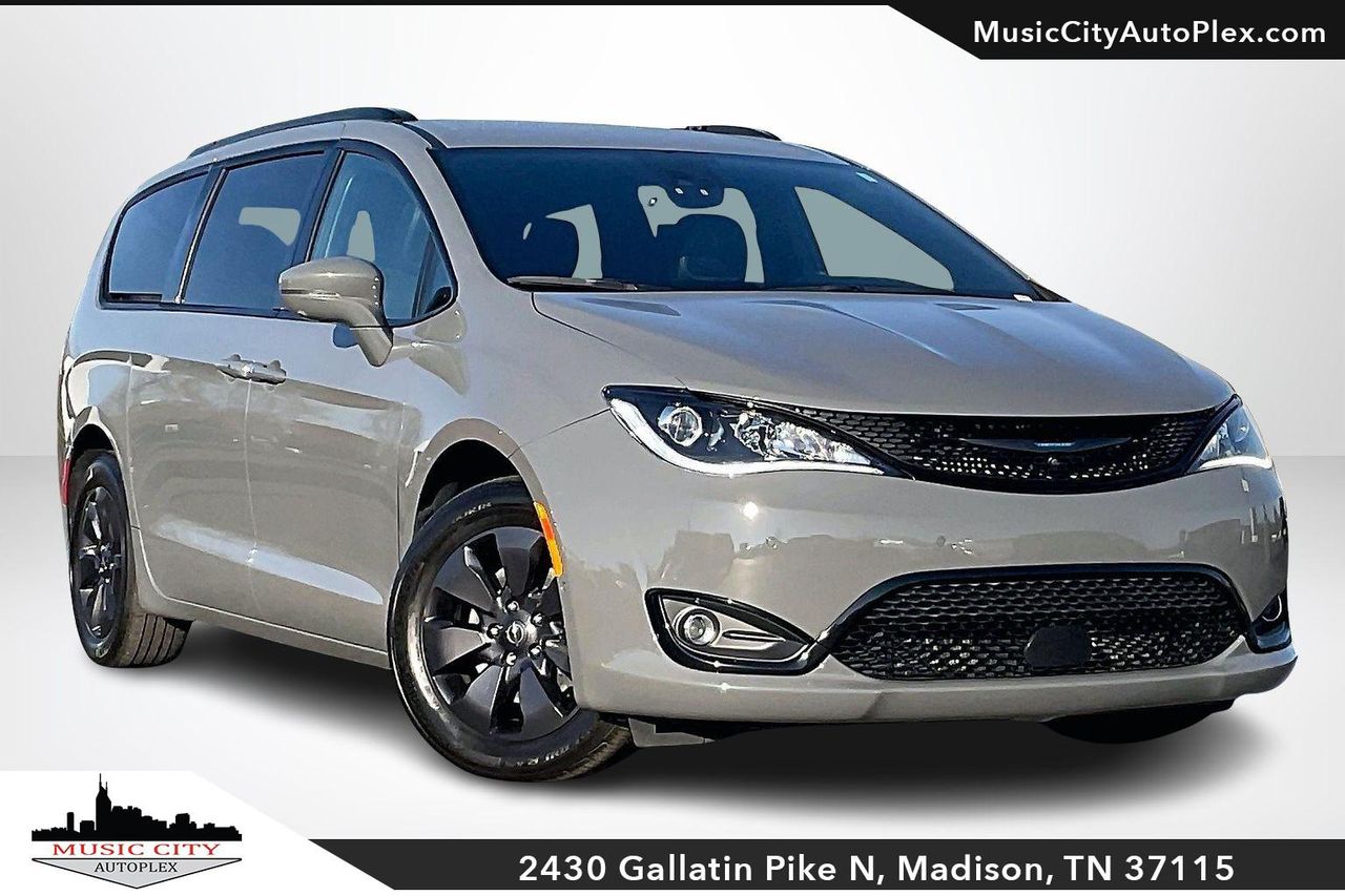 2020 Chrysler Pacifica Hybrid Limited's photo