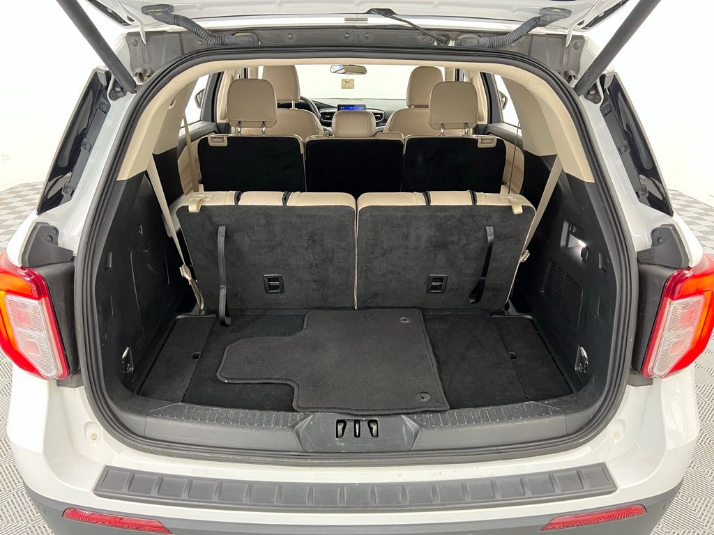2023 Ford Explorer XLT photo 32