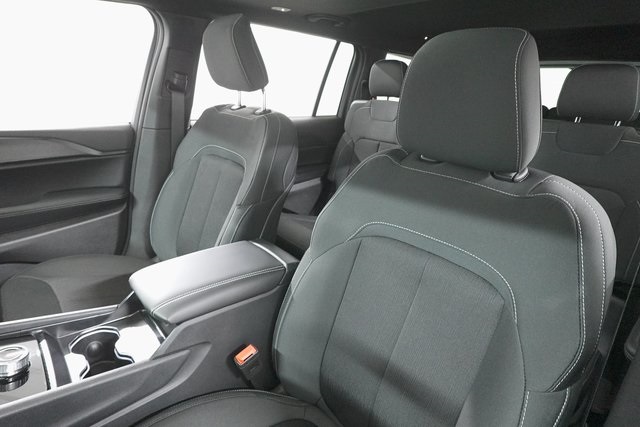 2025 Jeep Grand Cherokee Laredo X photo 12