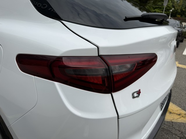2022 Alfa Romeo Stelvio Ti photo 9