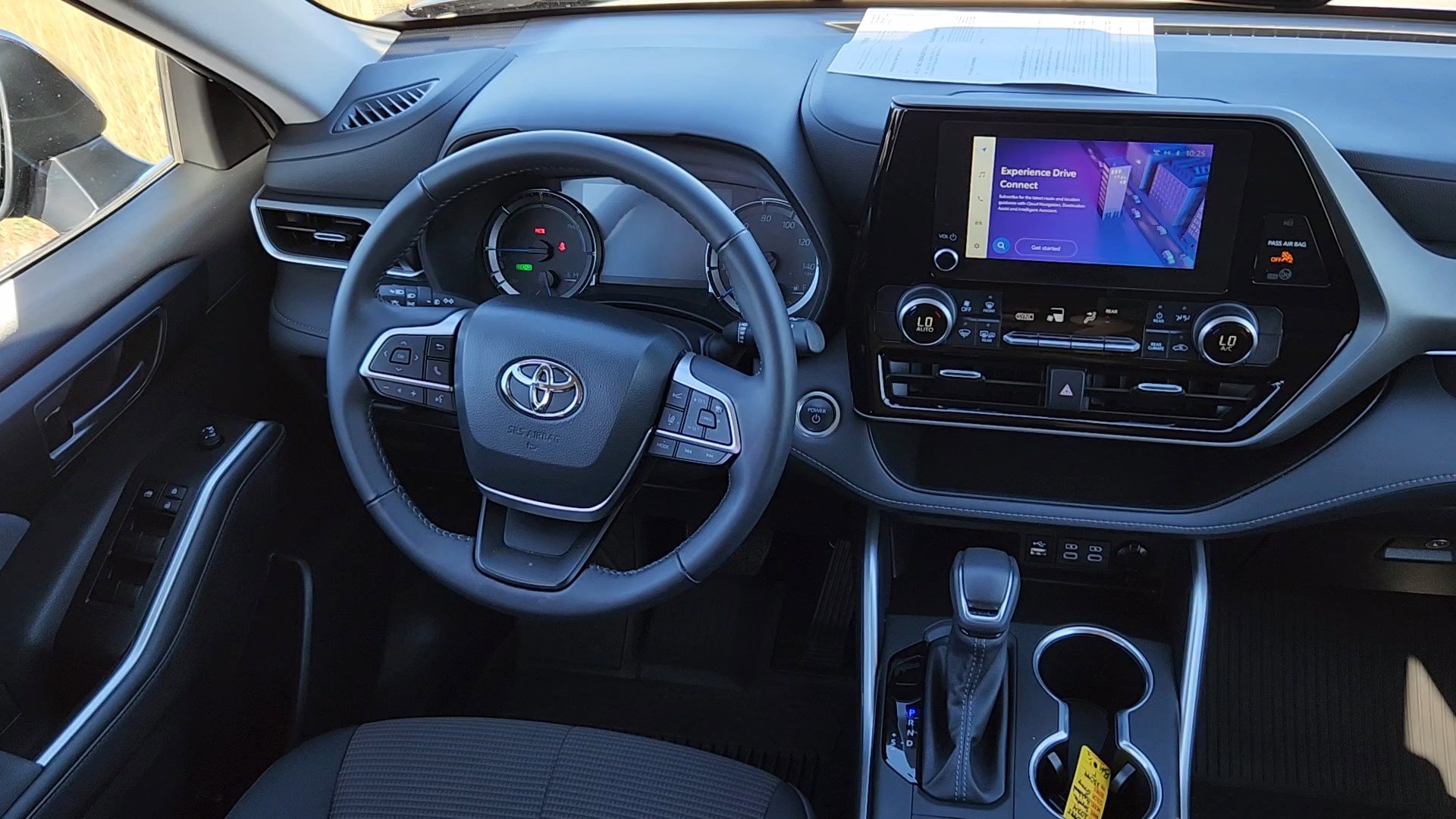 2024 Toyota Highlander Hybrid LE photo 6