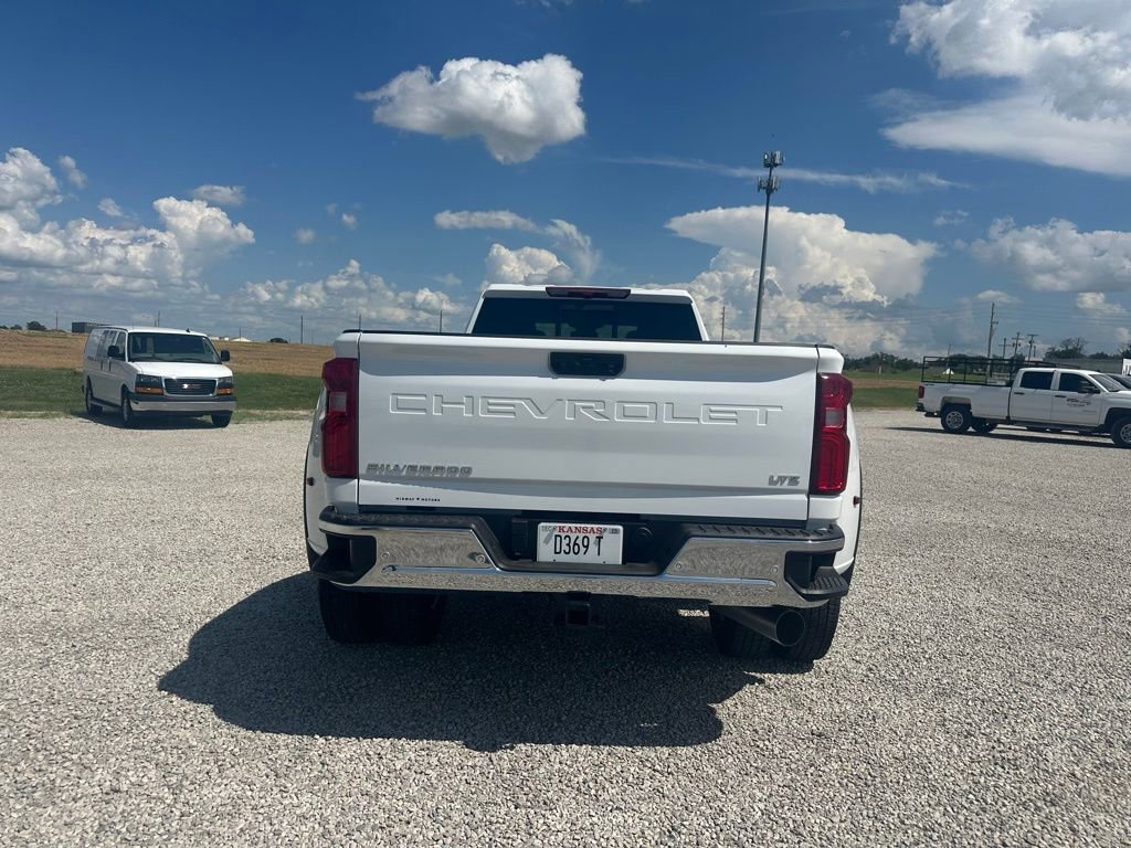 2025 Chevrolet Silverado 3500HD LTZ photo 4