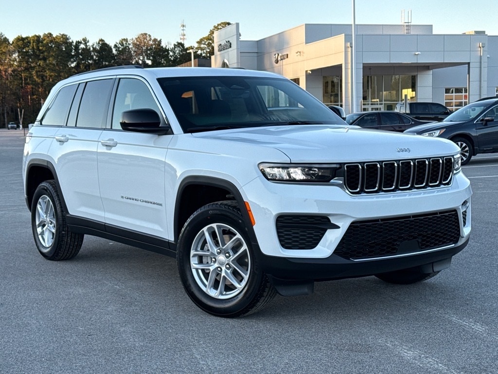2025 Jeep Grand Cherokee Laredo's photo