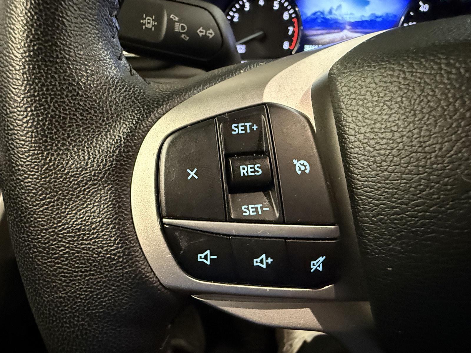 2022 Ford Explorer XLT photo 9
