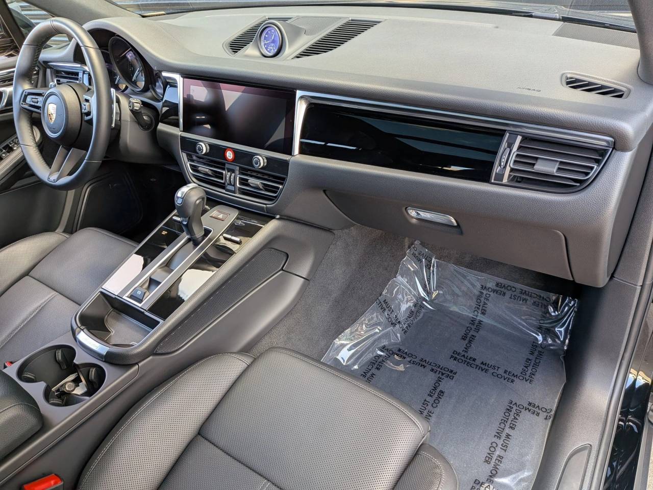 2025 Porsche Macan Base photo 25