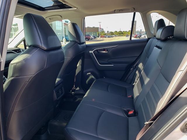 2022 Toyota RAV4 Hybrid XLE Premium photo 19