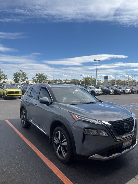 2023 Nissan Rogue Platinum photo 4