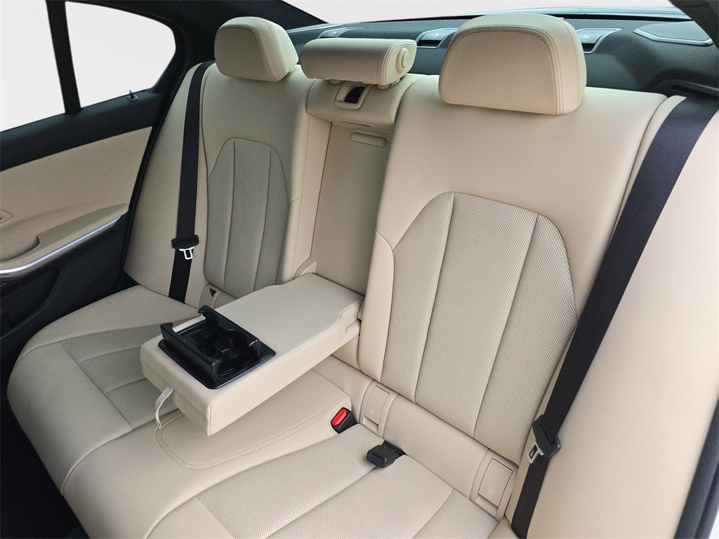 2023 Bmw 330i Sedan photo 14