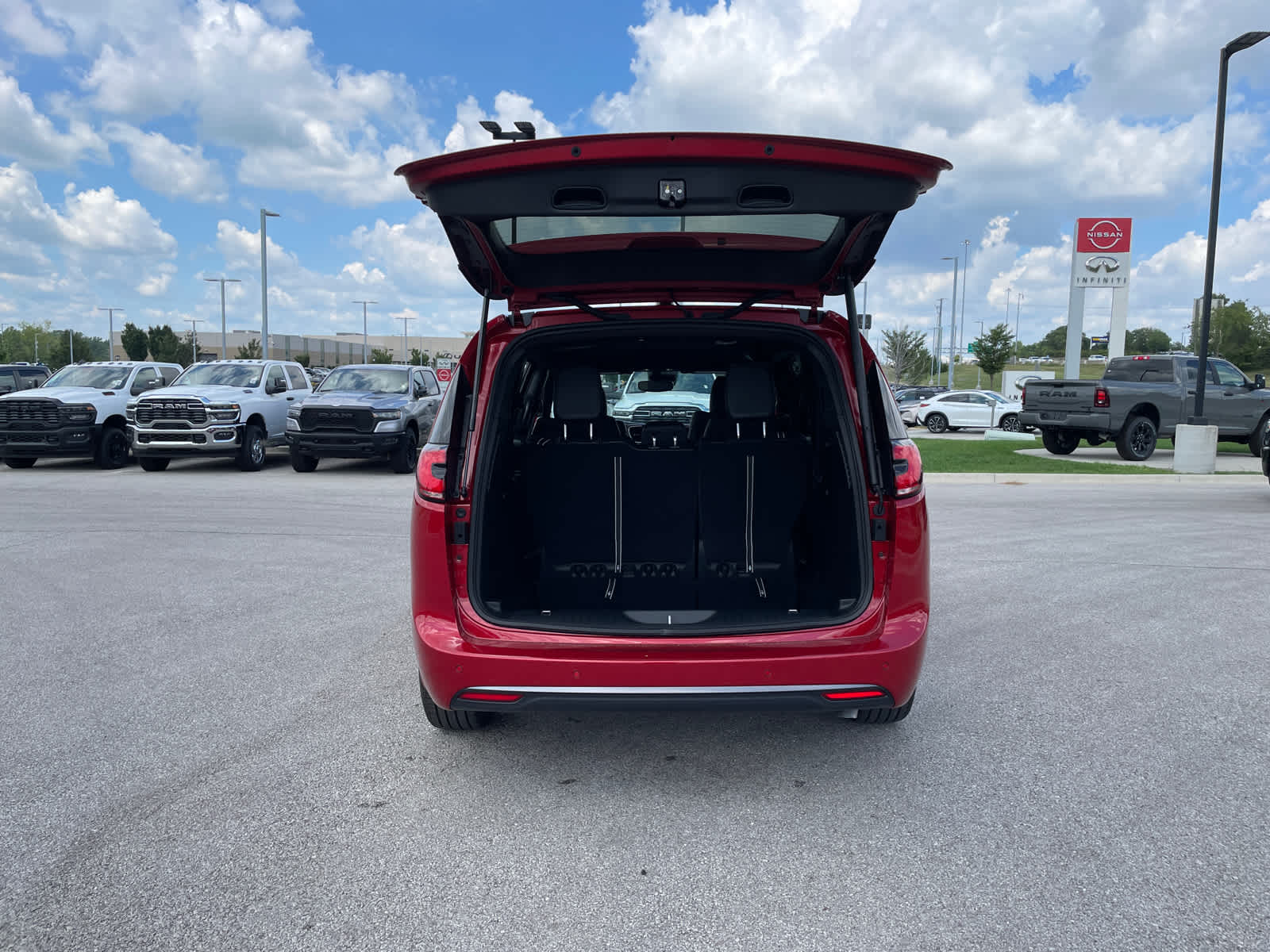 2026 Chrysler Pacifica photo 11