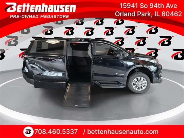 2024 Toyota Sienna LE