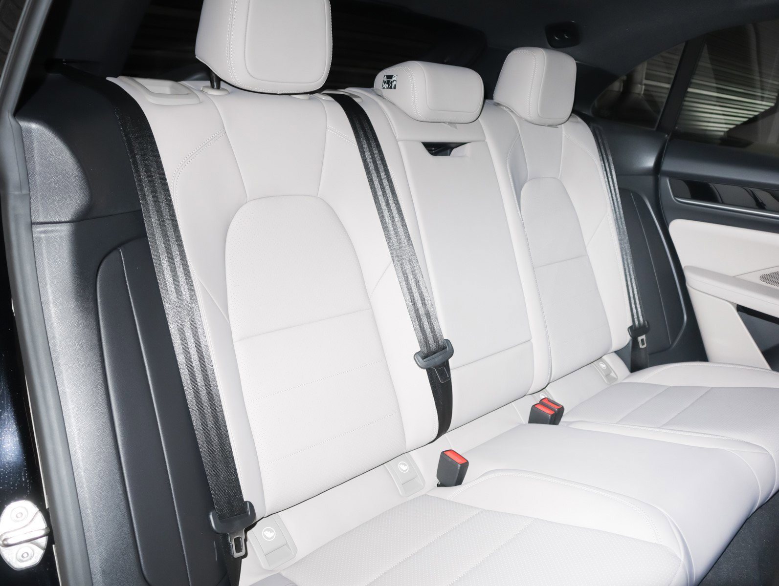 2025 Porsche Macan Electric 4 photo 6