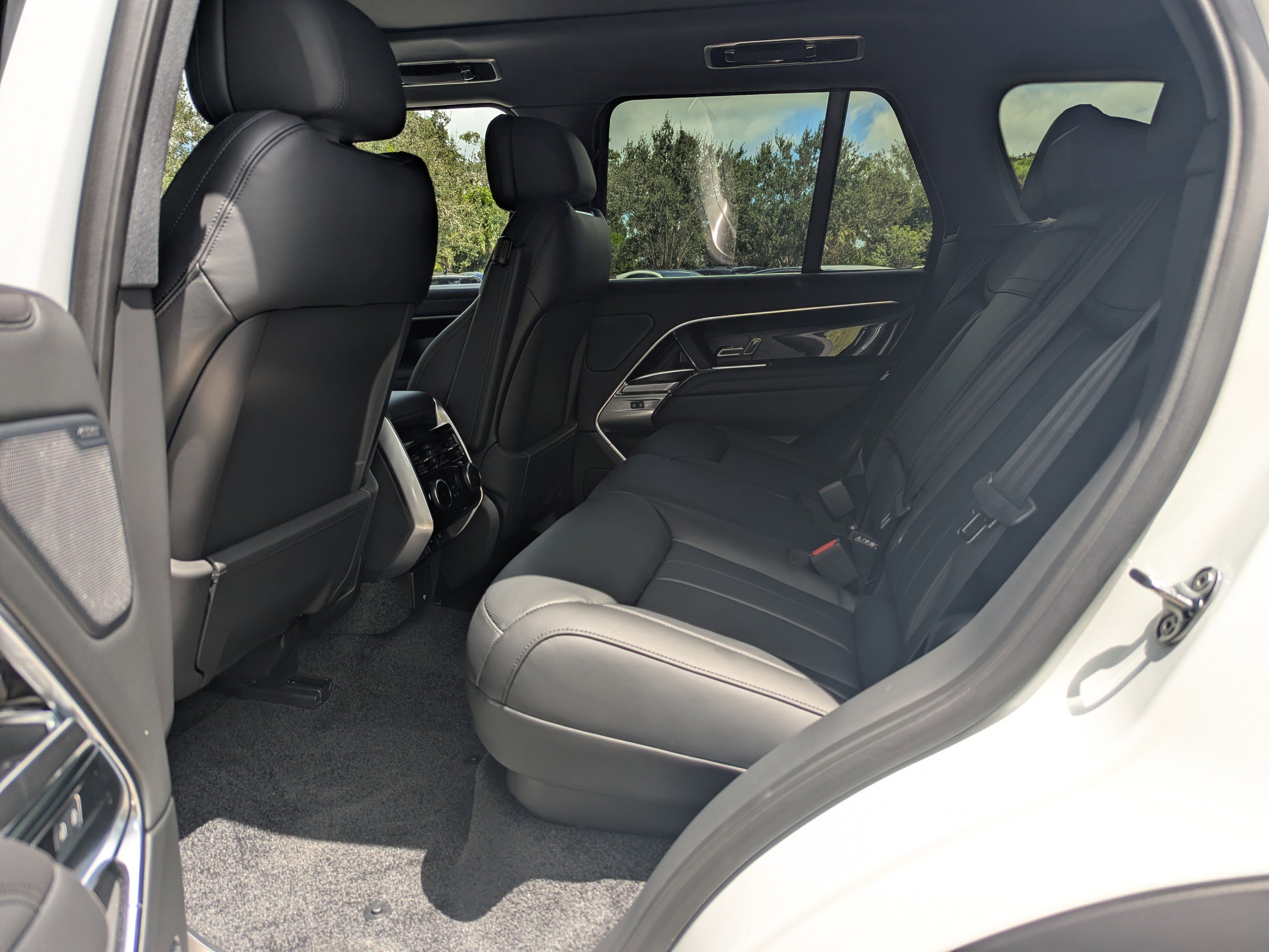 2025 Land Rover Range Rover SE photo 20
