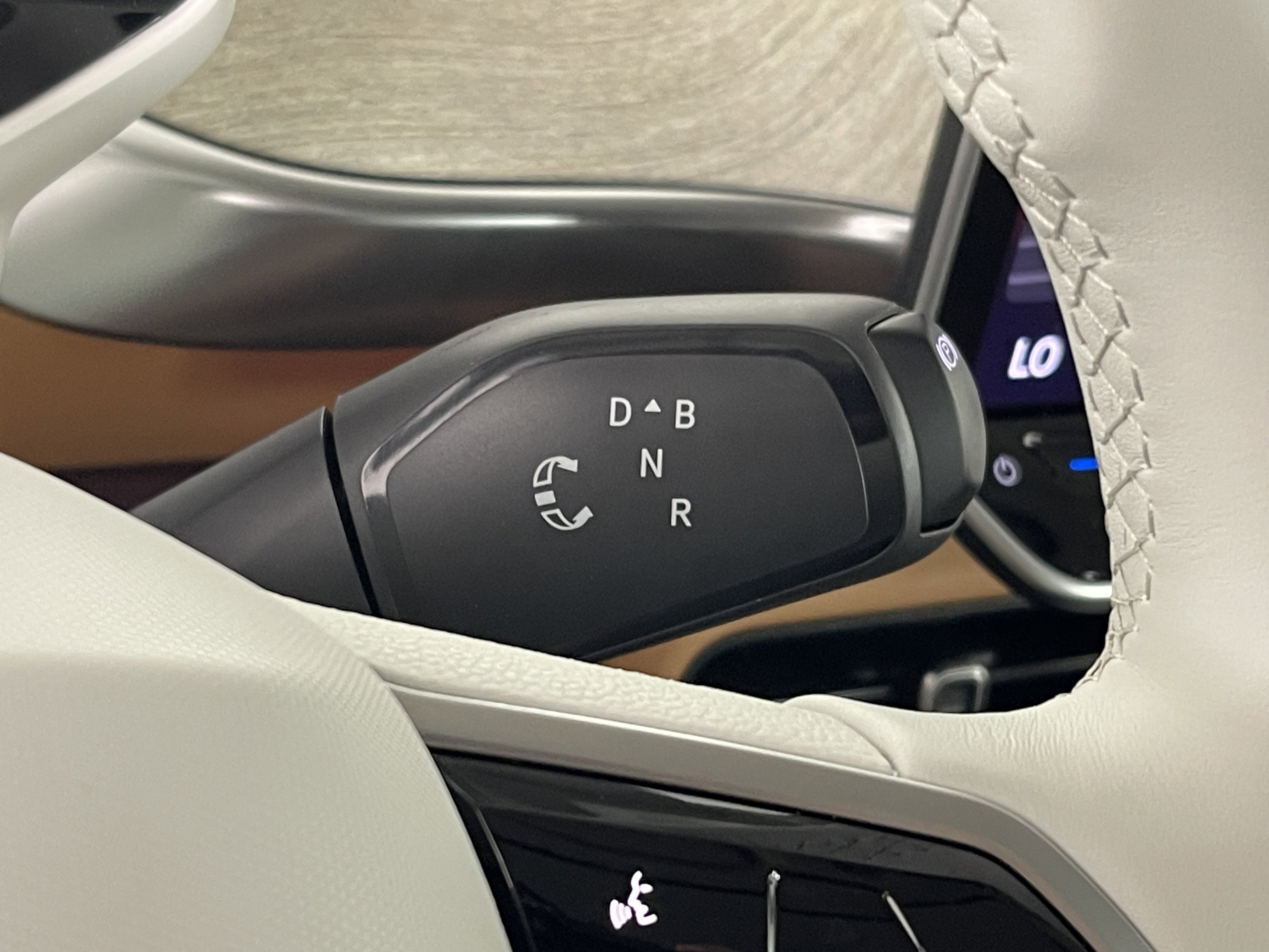 2025 Volkswagen ID. Buzz photo 4