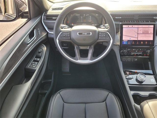 2025 Jeep Grand Cherokee Limited photo 8