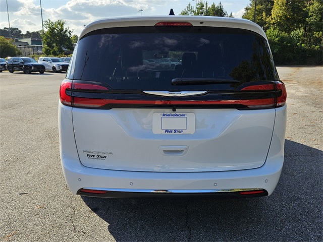 2026 Chrysler Pacifica photo 11