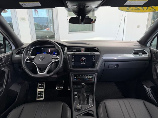 2023 Volkswagen Tiguan SE R-Line Black photo 24
