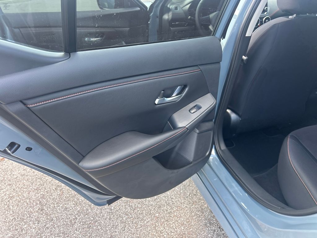 2025 Nissan Sentra SR photo 17
