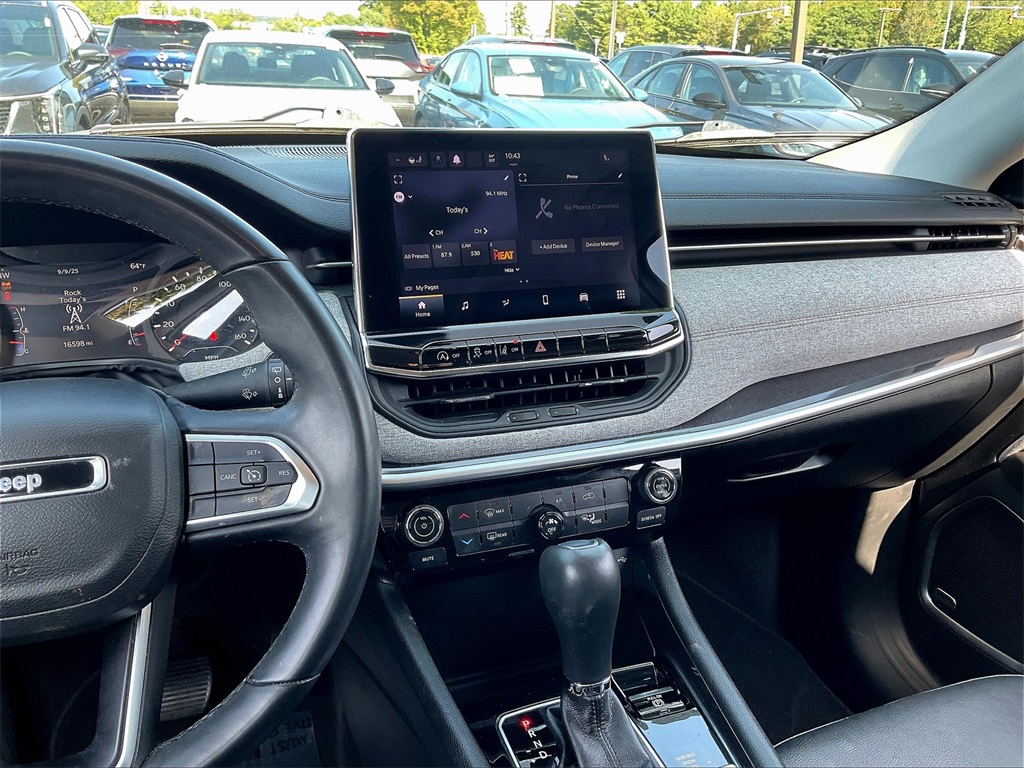 2022 Jeep Compass Latitude Lux photo 17
