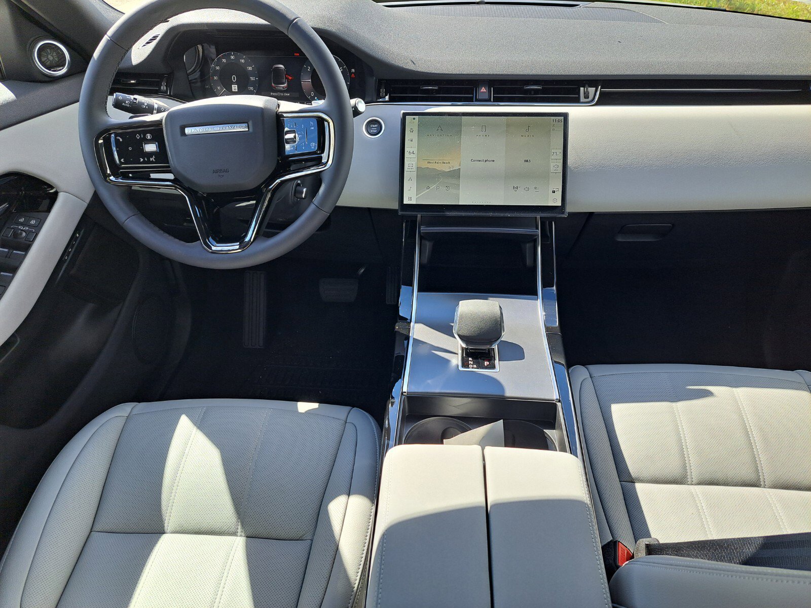 2026 Land Rover Range Rover Evoque S photo 4