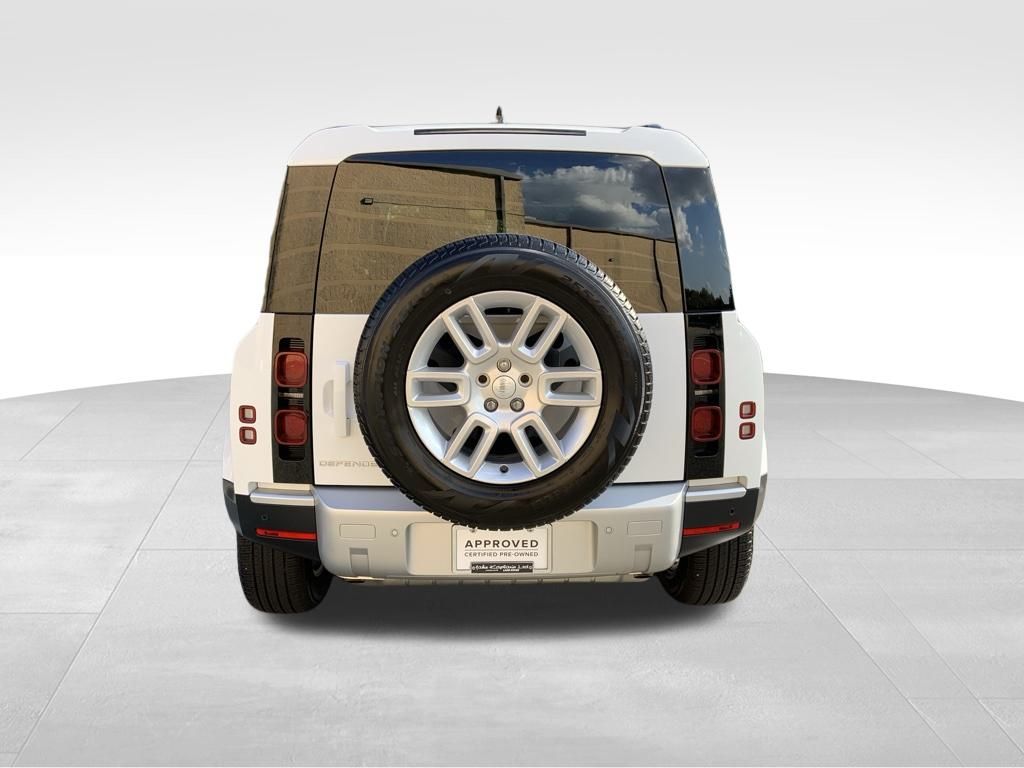 2025 Land Rover Defender 110 S photo 7