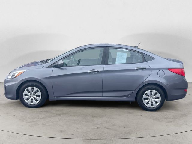 2017 Hyundai Accent SE photo 2