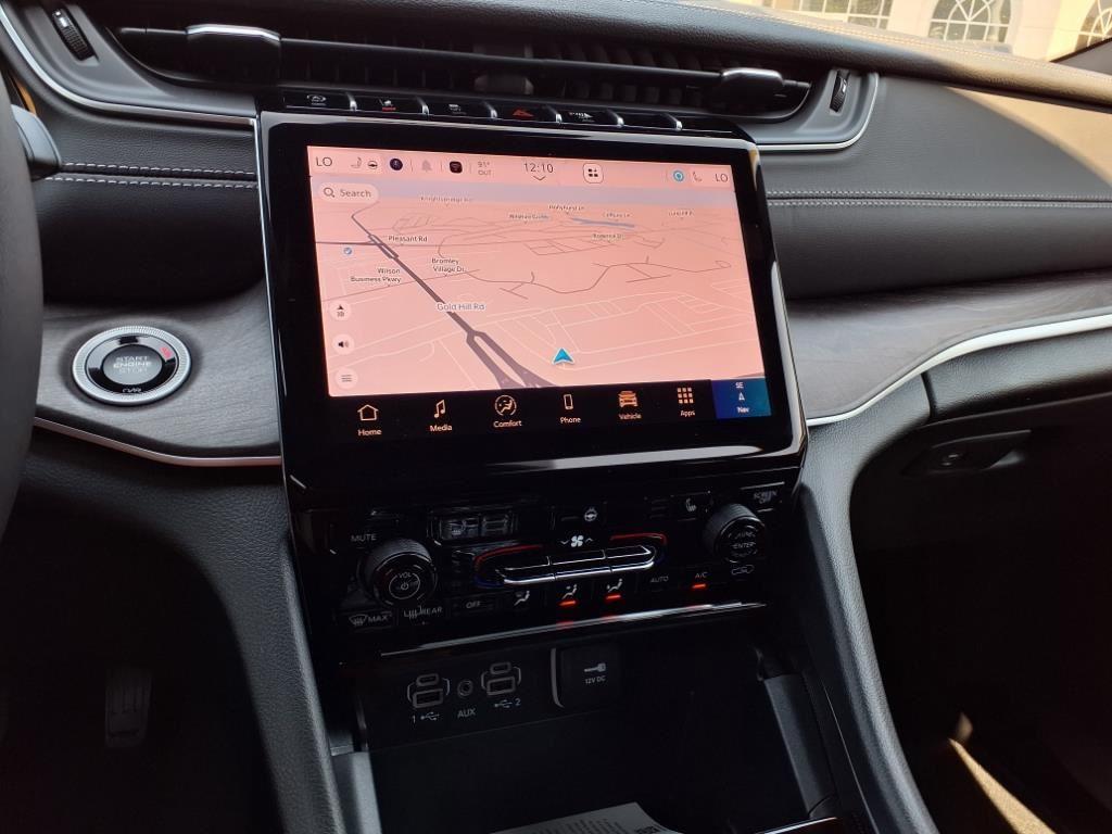 2025 Jeep Grand Cherokee Limited photo 2