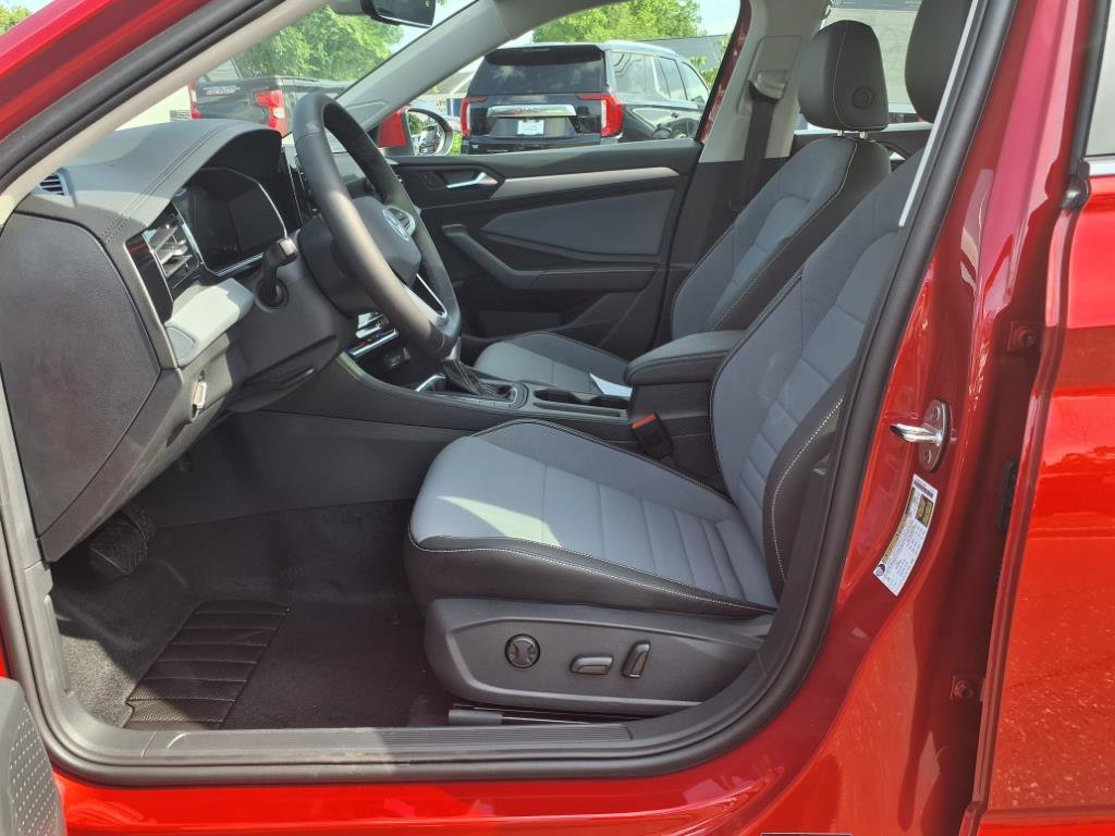 2025 Volkswagen Jetta SE photo 3