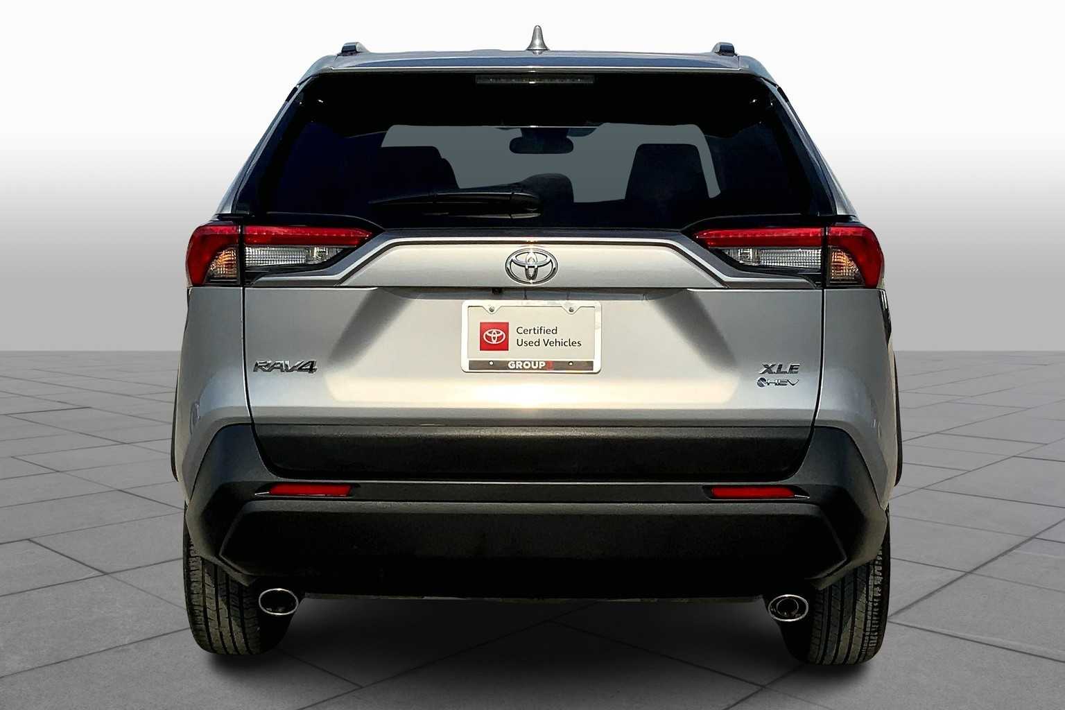 2025 Toyota RAV4 Hybrid XLE photo 4