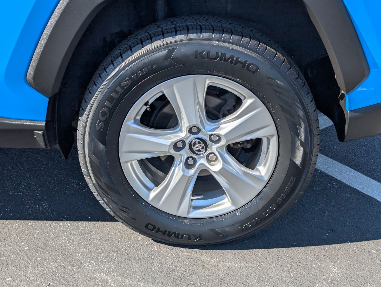 2020 Toyota RAV4 XLE photo 28