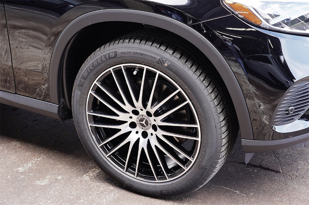 2026 Mercedes Benz GLC 300 photo 9
