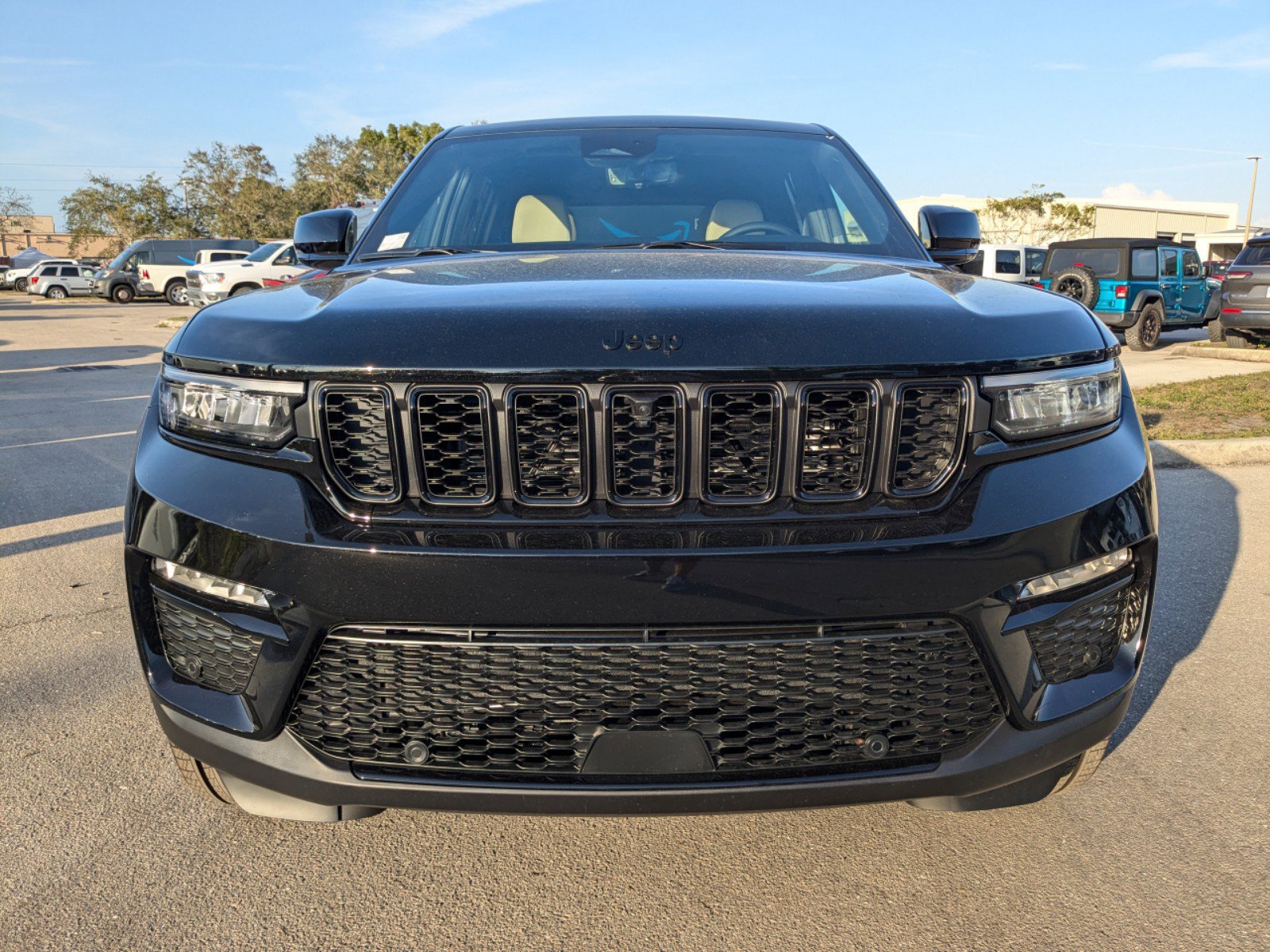 2025 Jeep Grand Cherokee Limited photo 3