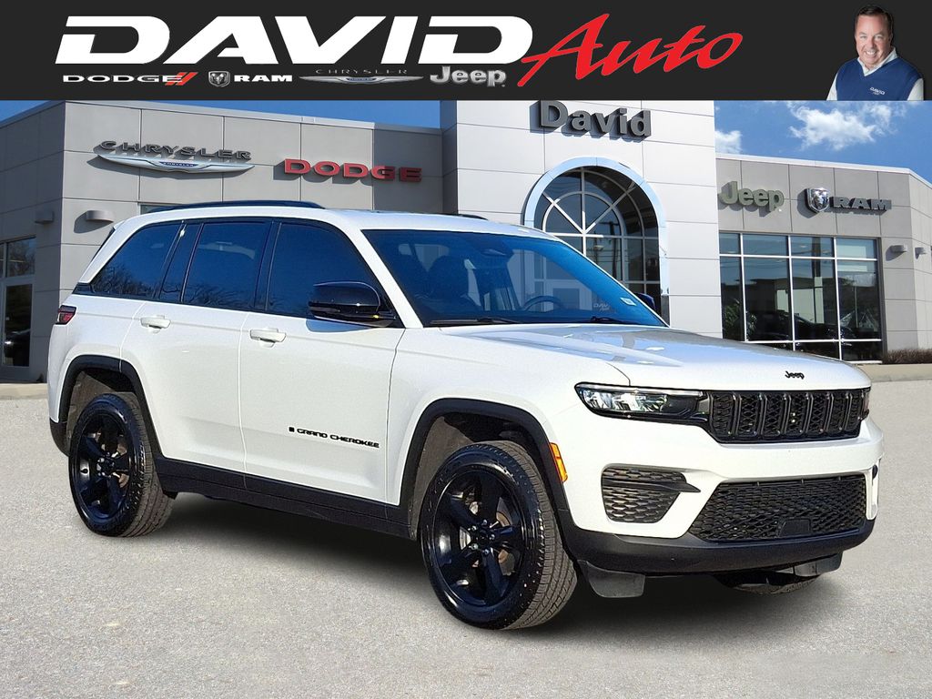 2023 Jeep Grand Cherokee Altitude's photo