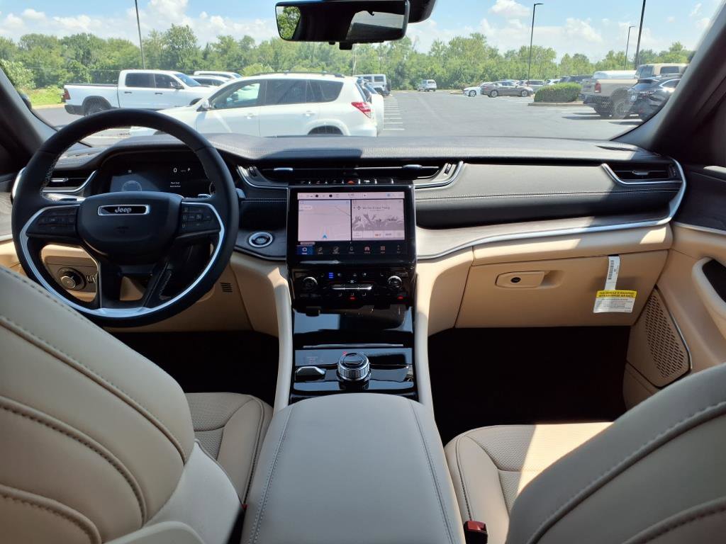2025 Jeep Grand Cherokee Limited photo 4