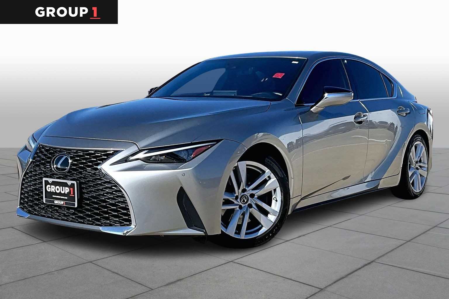2023 Lexus IS 300's photo