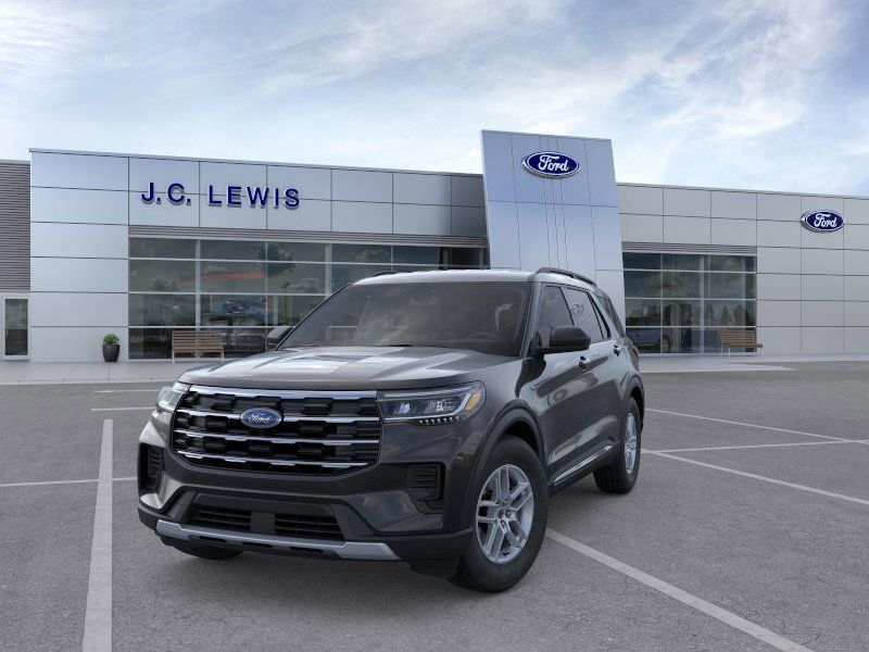 2025 Ford Explorer photo 2