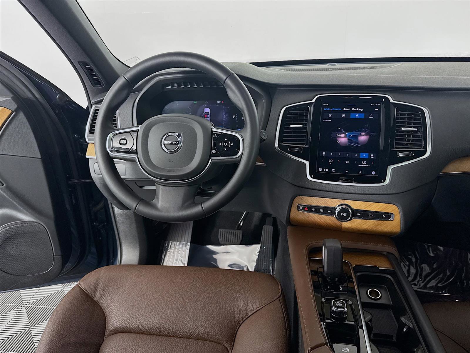 2024 Volvo XC90 B5 Plus photo 24
