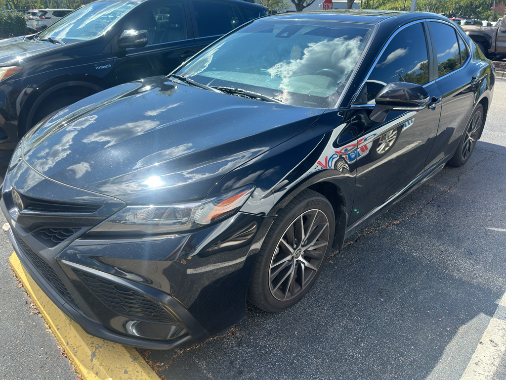 2022 Toyota Camry SE photo 2